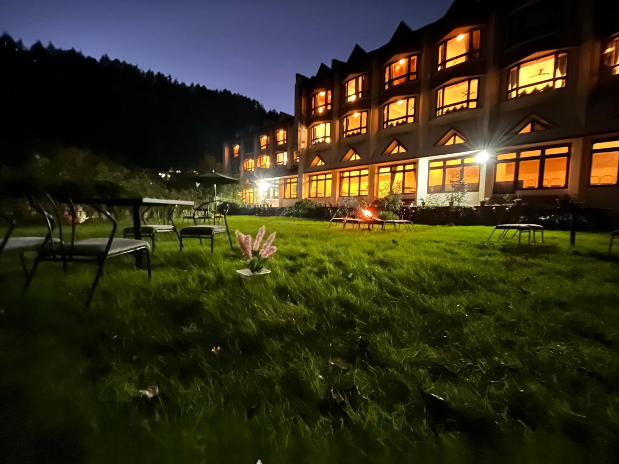 Sagar Resort !! Mountain View ! Luxury Stay ! Family Resort ! Private Parking ! Near Mall Road Manali  Exterior photo